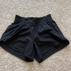 LULULEMON Speed up mid rise short 4”